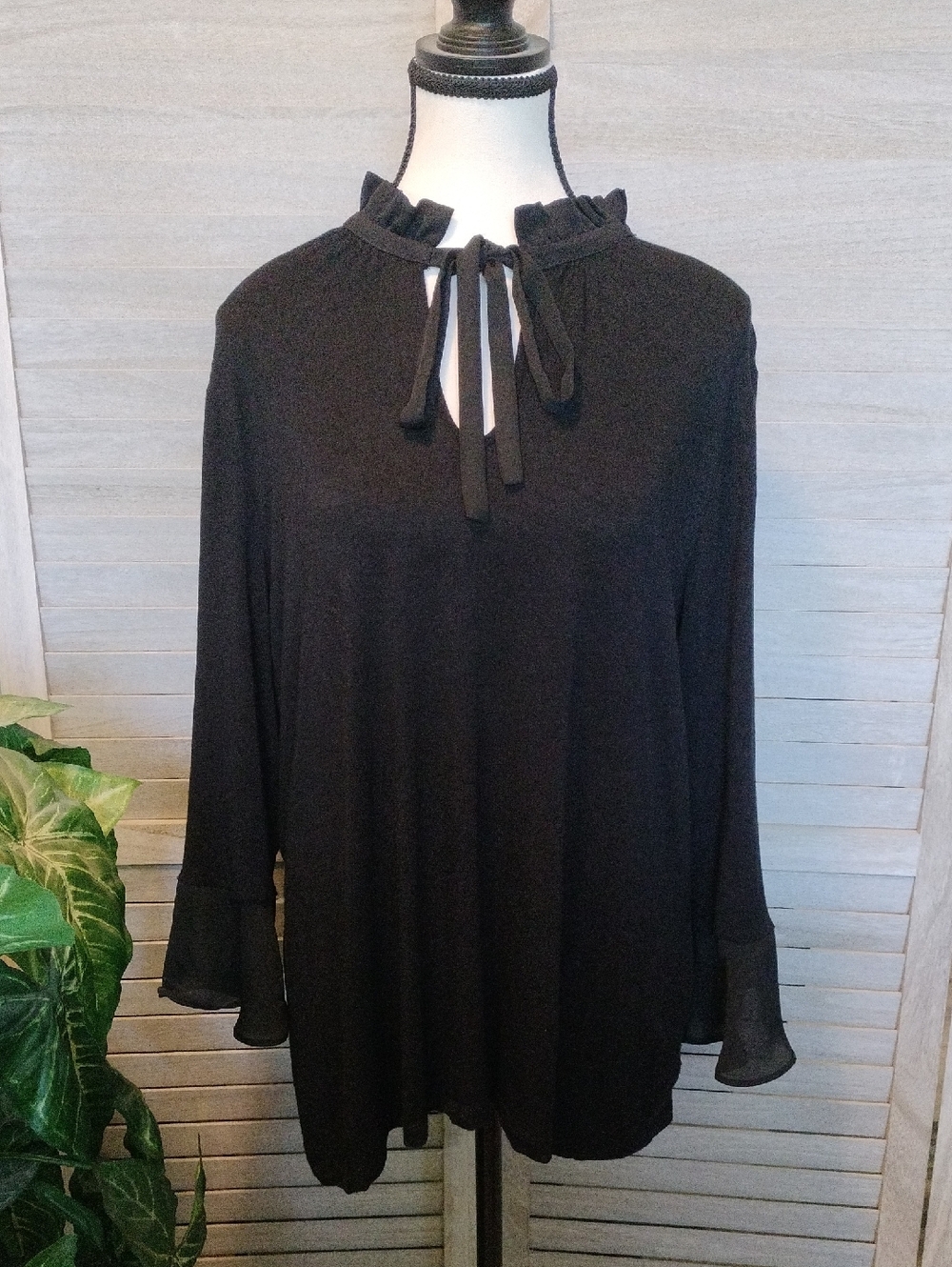 🌹Elle Black Ruffle Tie-Neck Long Sleeve Top - Size L
